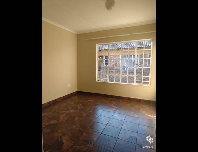 2 BEDROOM FLAT TO LET IN VAALPARK
